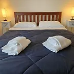 Be Your Home - Isabella Bright Apartment