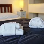Be Your Home - Isabella Bright Apartment