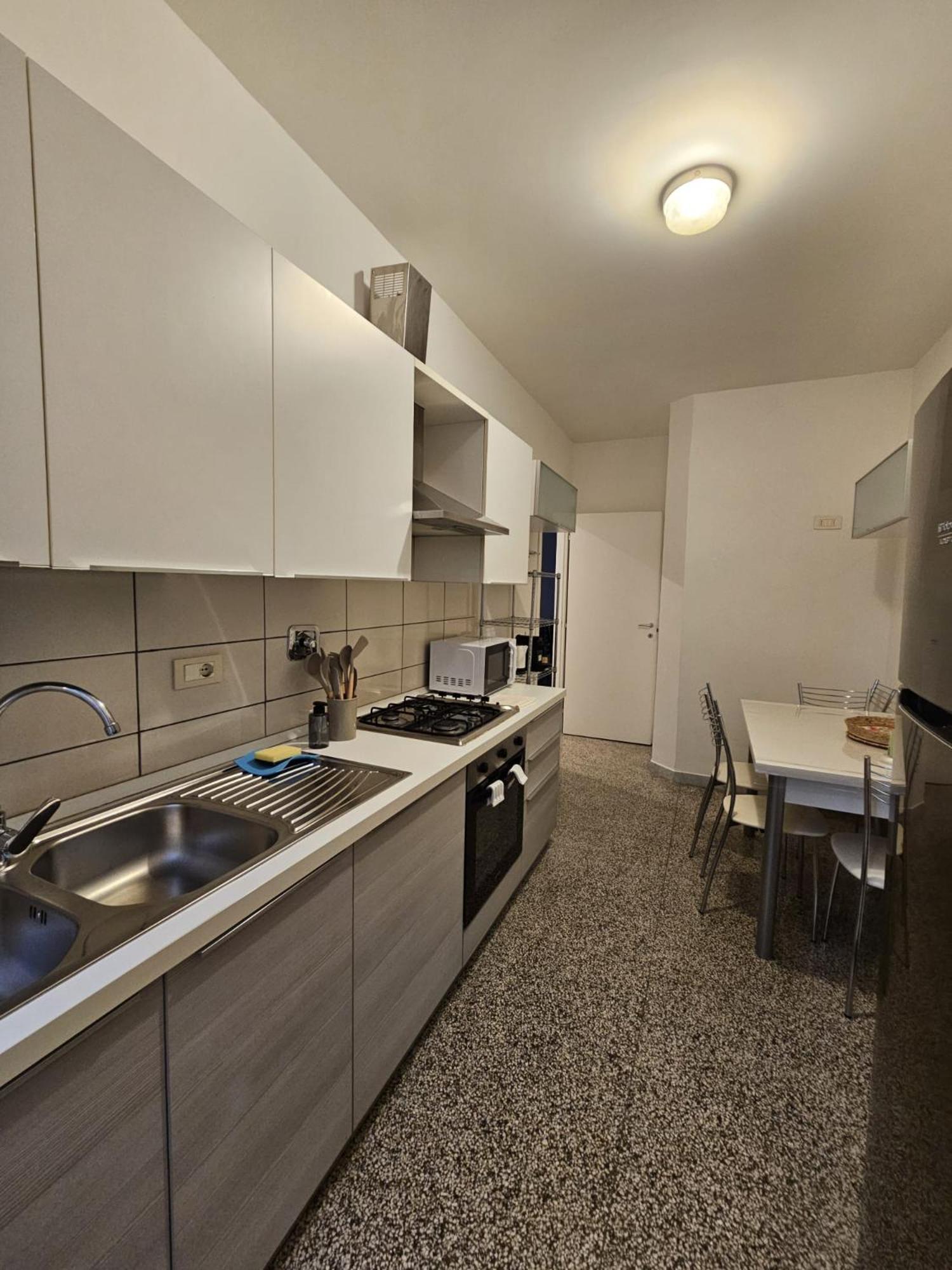 Be Your - Isabella Bright Apartment