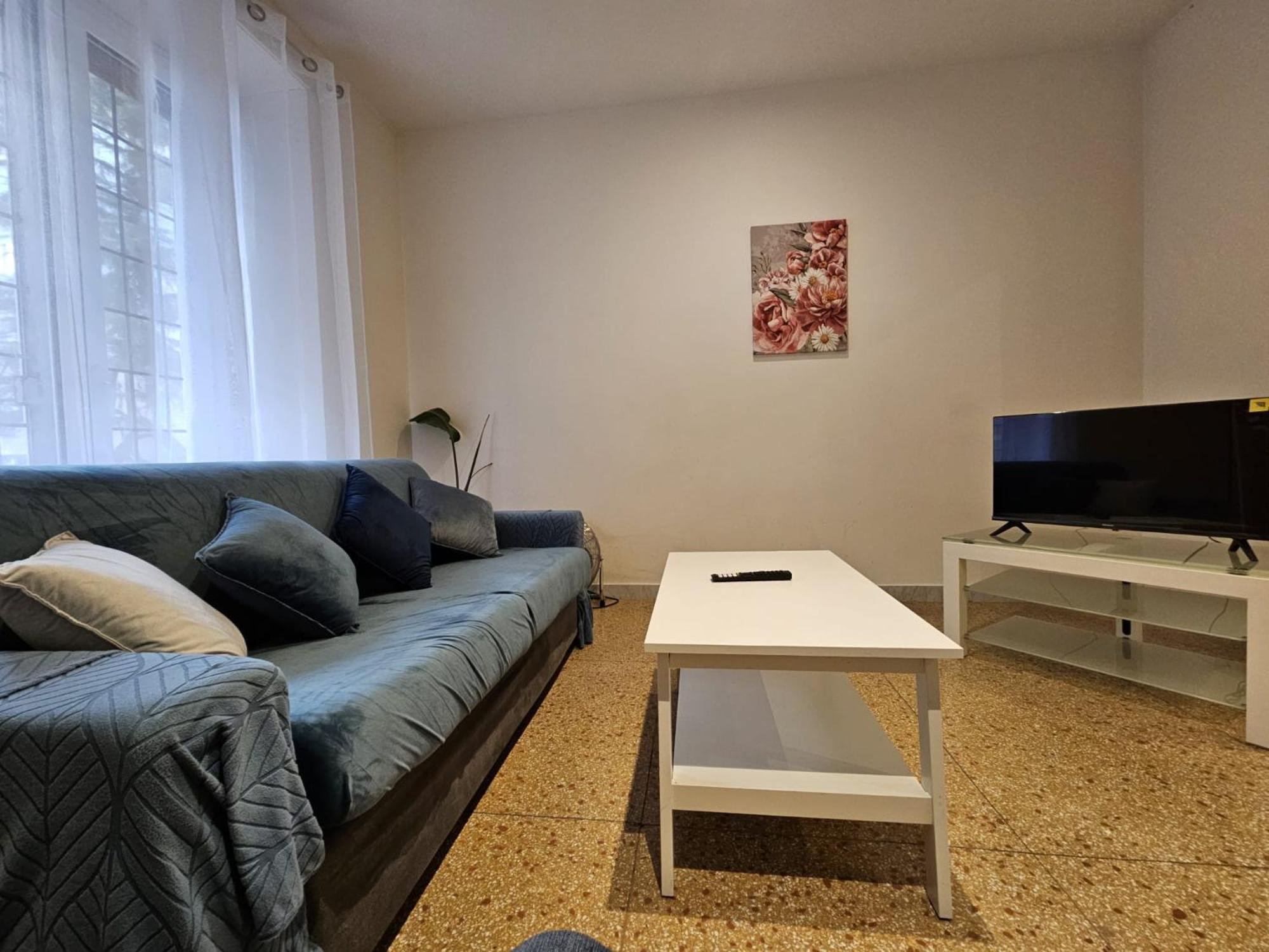 Be Your - Isabella Bright Apartment