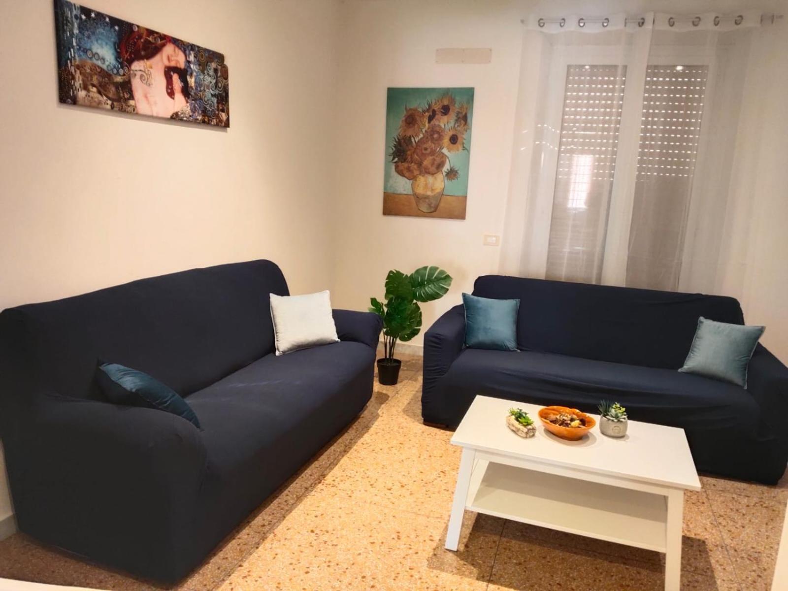 Apartment Be Your - Isabella Bright Rom